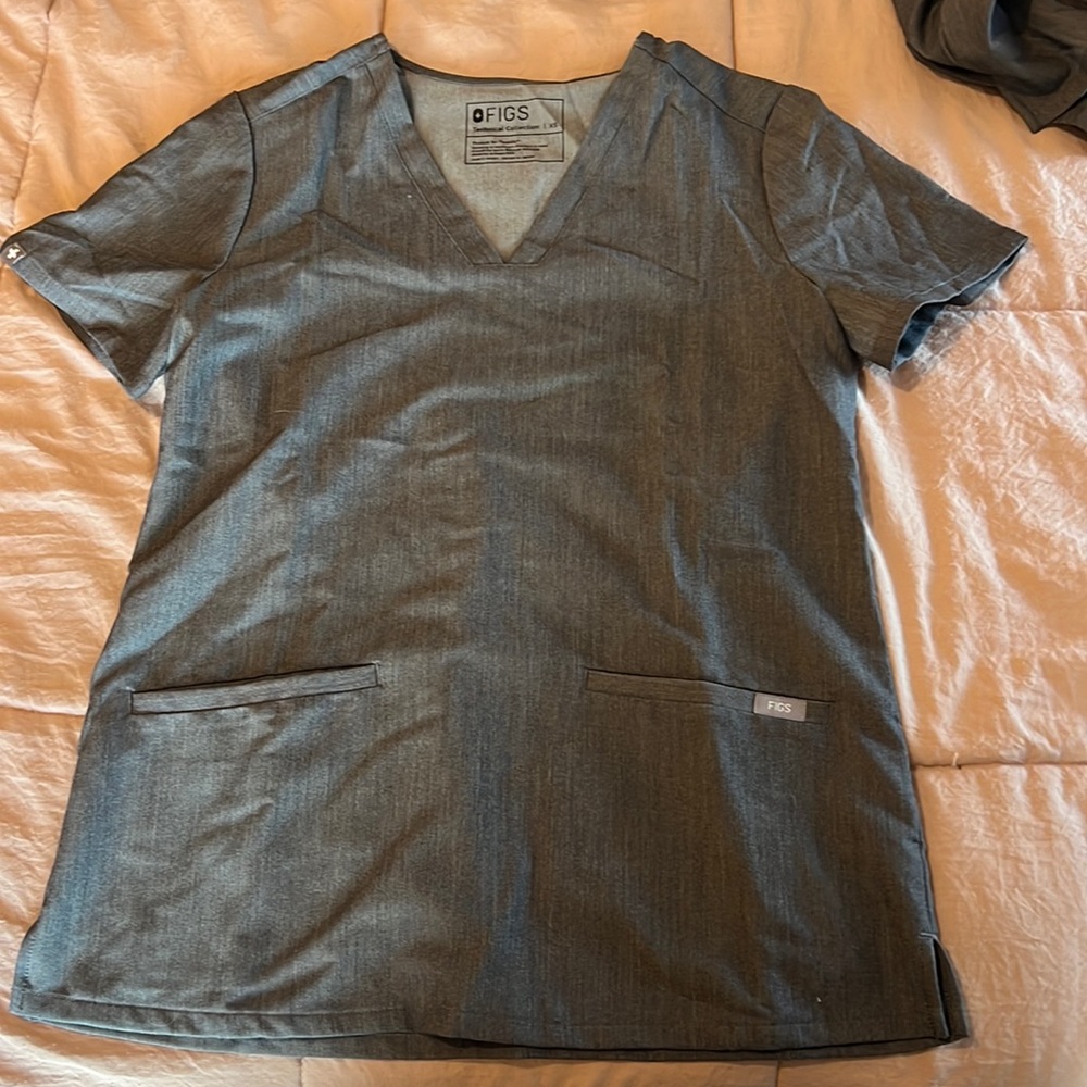 Figs graphite scrub top